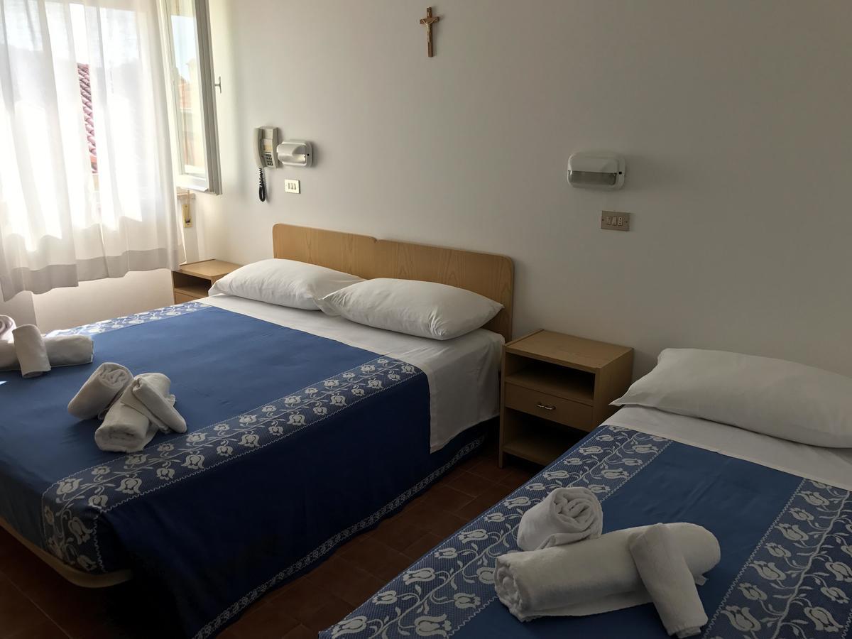 Hotel Villa Vera Rimini Exterior photo